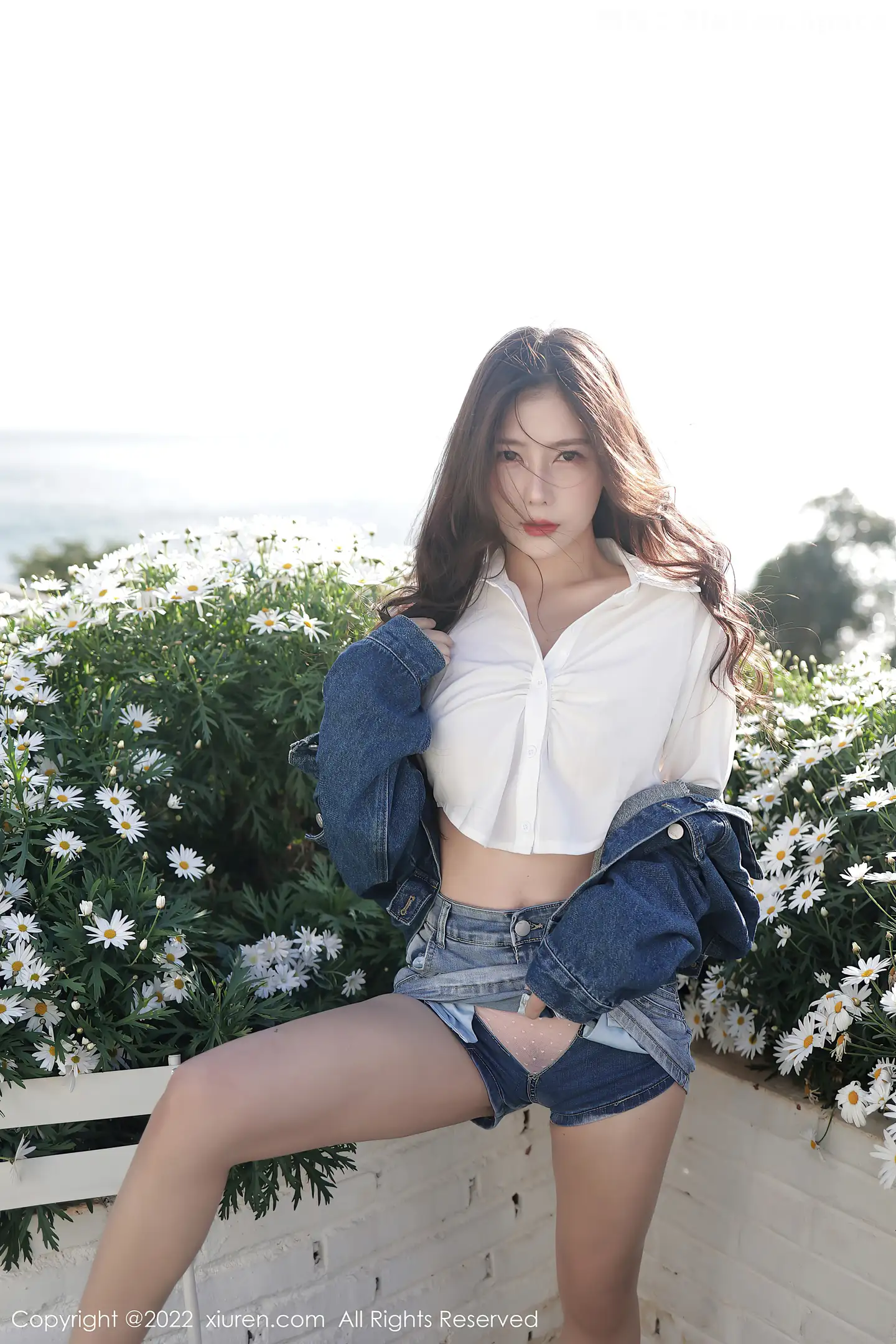 图片[3]-[XiuRen秀人网]VOL.5013 模特尹甜甜大理旅拍户外性感白T配牛仔短裤秀完美身材诱惑写真59P-秀人网官方网站